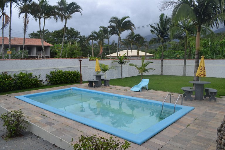 Casa Sapê 05 — 4 Quartos, Piscina, 16 Pessoas, 2 Quadras do