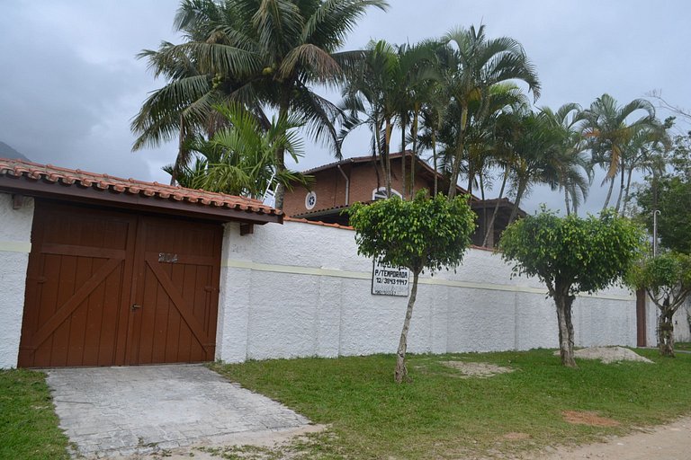 Casa Sapê 05 — 4 Quartos, Piscina, 16 Pessoas, 2 Quadras do