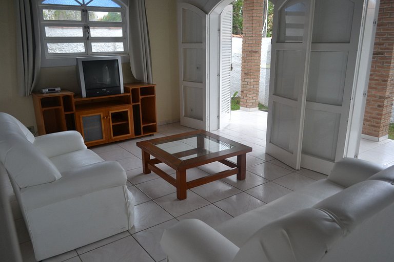 Casa Sapê 05 — 4 Quartos, Piscina, 16 Pessoas, 2 Quadras do