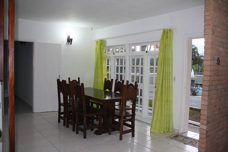 Casa Sapê 05 — 4 Quartos, Piscina, 16 Pessoas, 2 Quadras do