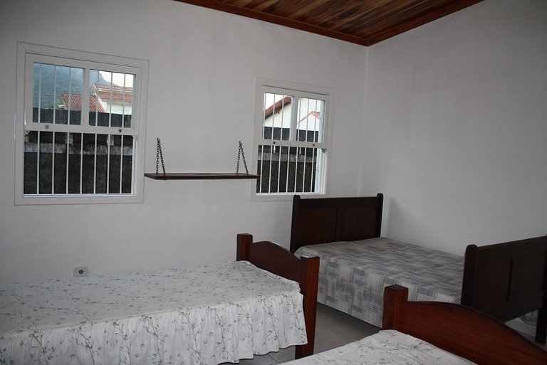 Casa Sapê 05 — 4 Quartos, Piscina, 16 Pessoas, 2 Quadras do