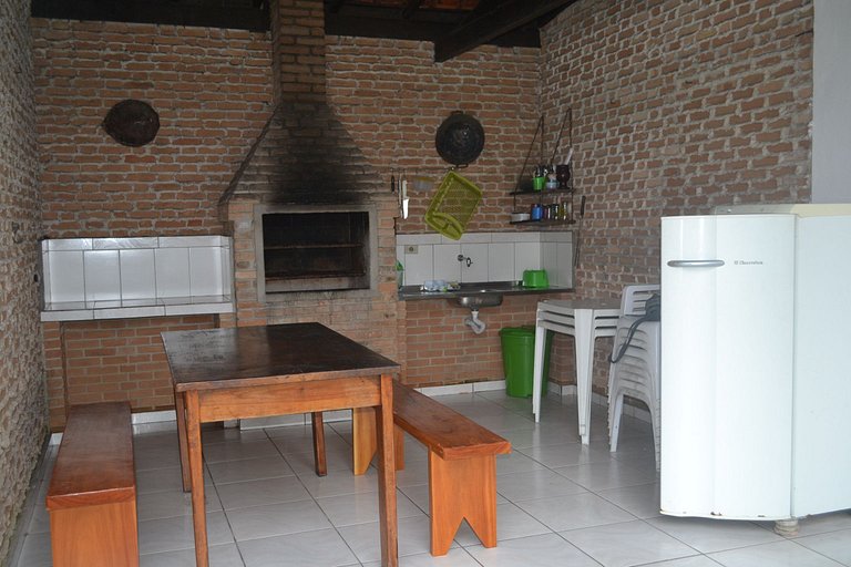 Casa Sapê 05 — 4 Quartos, Piscina, 16 Pessoas, 2 Quadras do