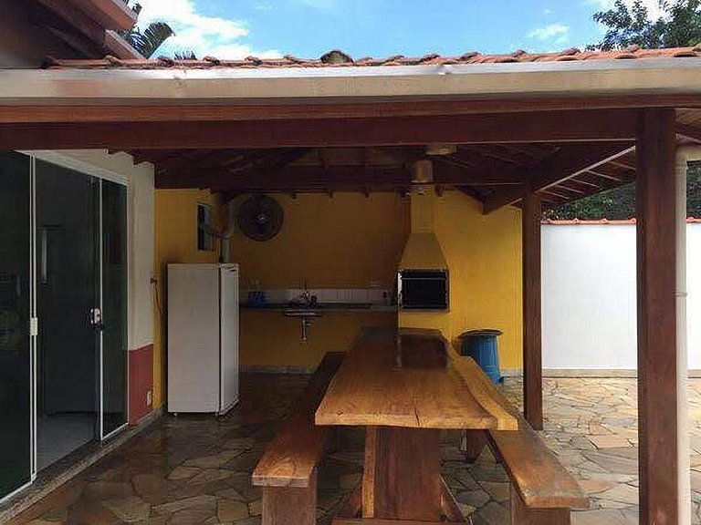 Casa Sapê 03 — 4 Suítes, Piscina, 12 Pessoas, 2 Quadras da P