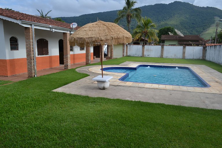 Casa Maranduba — 4 Quartos, Piscina, 14 Pessoas, 3 Quadras d