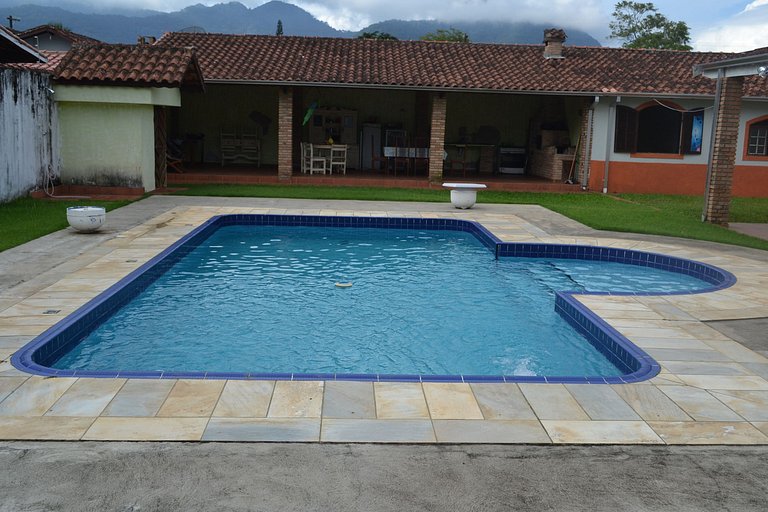 Casa Maranduba — 4 Quartos, Piscina, 14 Pessoas, 3 Quadras d