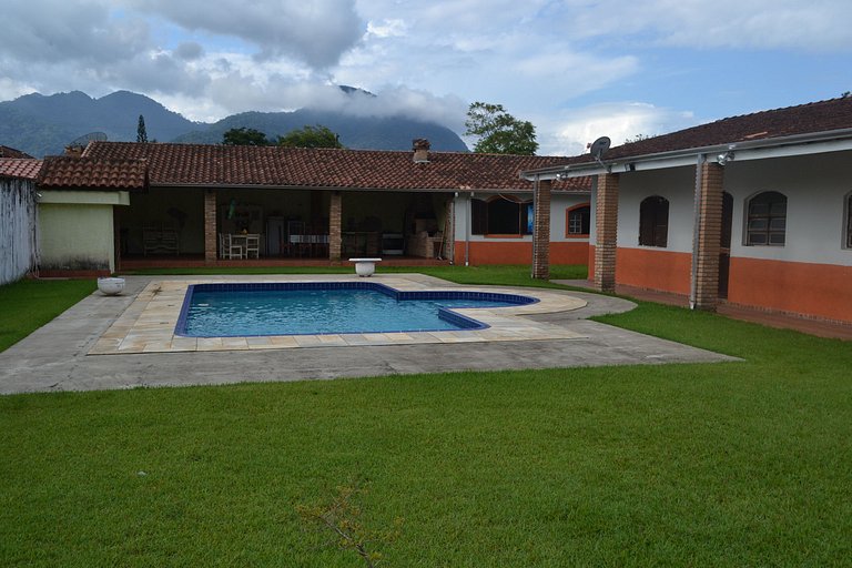 Casa Maranduba — 4 Quartos, Piscina, 14 Pessoas, 3 Quadras d
