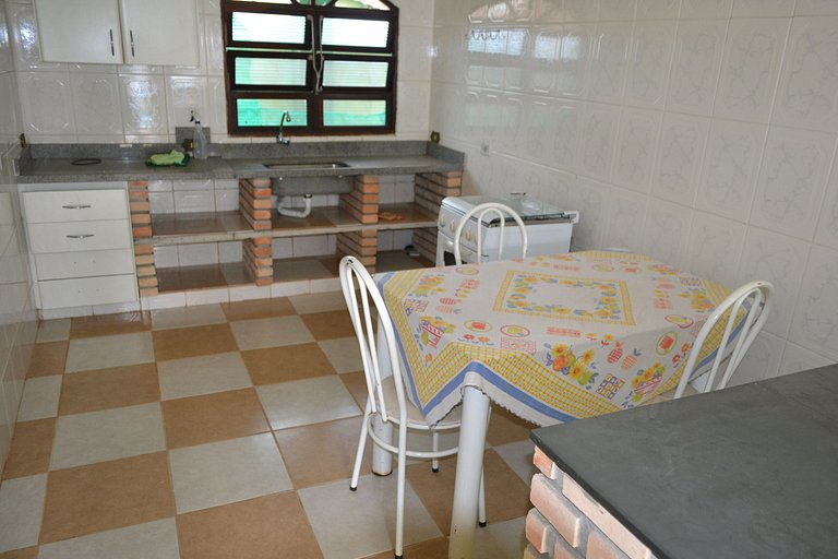 Casa Maranduba — 4 Quartos, Piscina, 14 Pessoas, 3 Quadras d