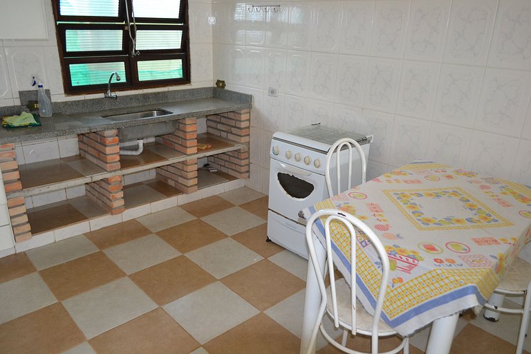 Casa Maranduba — 4 Quartos, Piscina, 14 Pessoas, 3 Quadras d