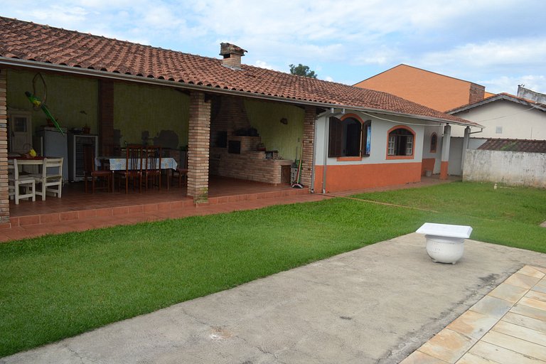 Casa Maranduba — 4 Quartos, Piscina, 14 Pessoas, 3 Quadras d
