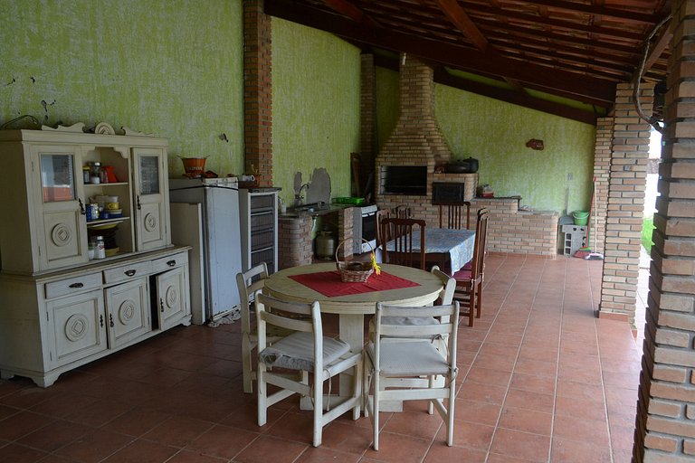 Casa Maranduba — 4 Quartos, Piscina, 14 Pessoas, 3 Quadras d