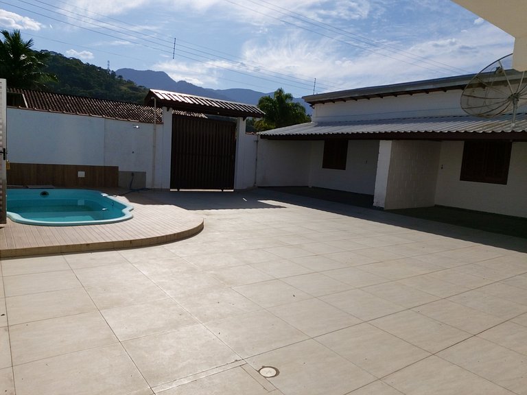 Maranduba Chalé Marbela 6-B — 1 Quarto, Piscina, 3 Quadras d