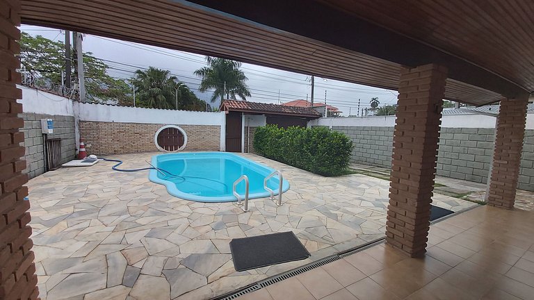 0060.00 - Maranduba - Casa 5 Dormitórios Piscina - WIFI 14 P
