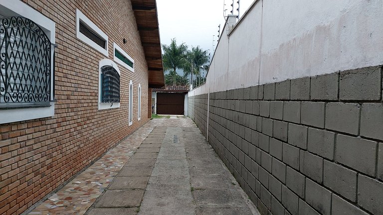 0060.00 - Maranduba - Casa 5 Dormitórios Piscina - WIFI 14 P