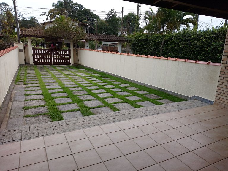 Casa Maranduba com Suíte — 3 Quartos, 12 Pessoas, 2 Quadras