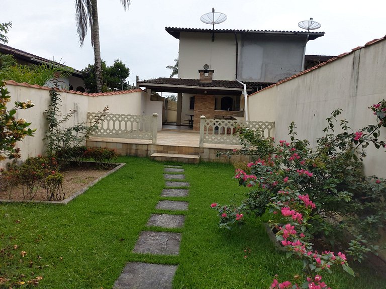 Casa Maranduba com Suíte — 3 Quartos, 12 Pessoas, 2 Quadras