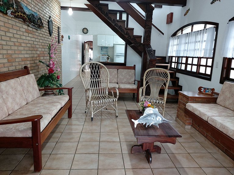 Casa Maranduba com Suíte — 3 Quartos, 12 Pessoas, 2 Quadras