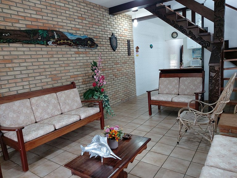 Casa Maranduba com Suíte — 3 Quartos, 12 Pessoas, 2 Quadras