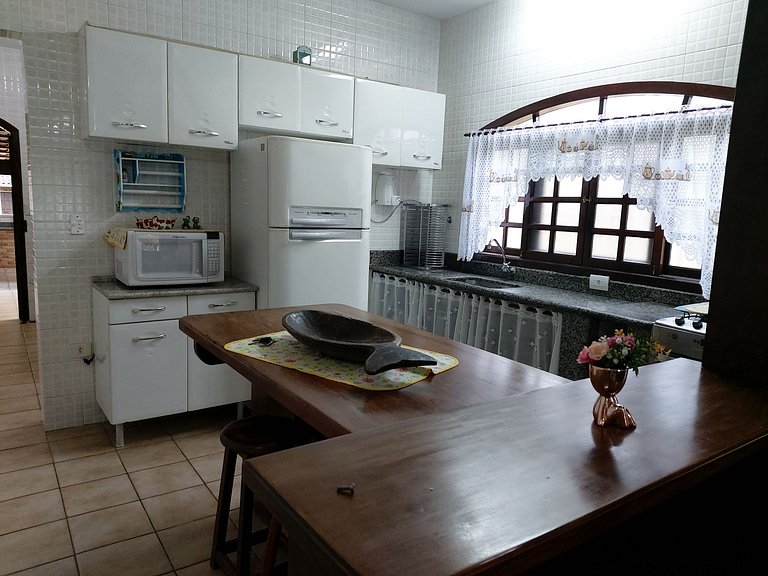 Casa Maranduba com Suíte — 3 Quartos, 12 Pessoas, 2 Quadras