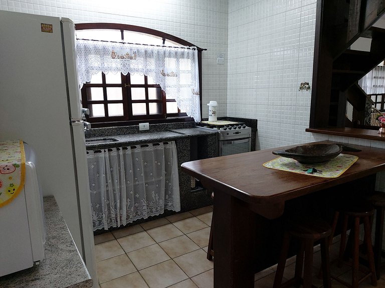 Casa Maranduba com Suíte — 3 Quartos, 12 Pessoas, 2 Quadras