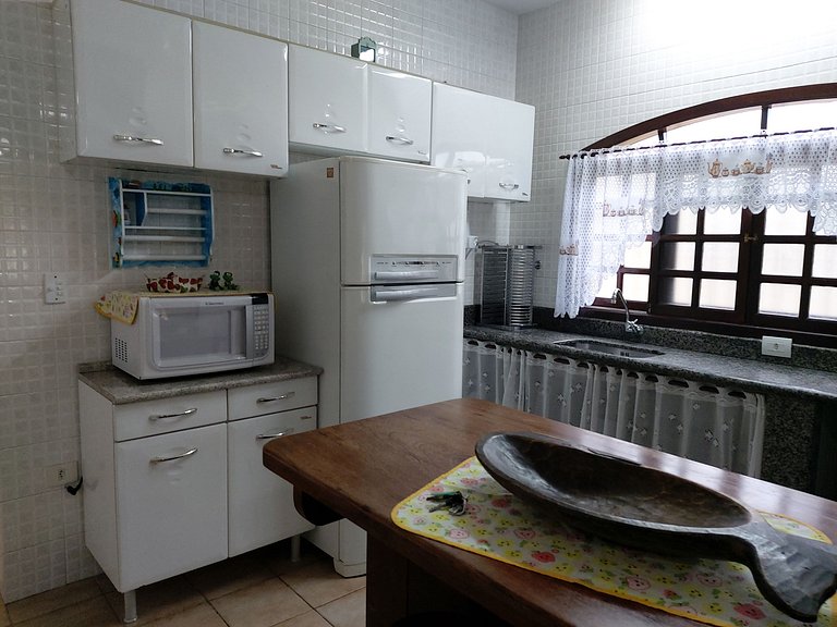 Casa Maranduba com Suíte — 3 Quartos, 12 Pessoas, 2 Quadras