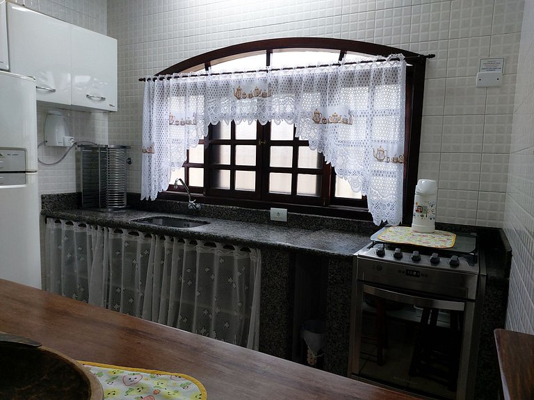 Casa Maranduba com Suíte — 3 Quartos, 12 Pessoas, 2 Quadras