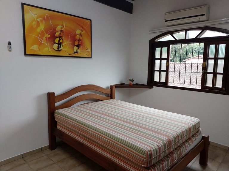 Casa Maranduba com Suíte — 3 Quartos, 12 Pessoas, 2 Quadras