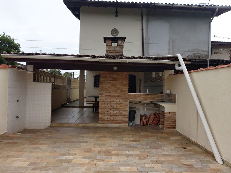 Casa Maranduba com Suíte — 3 Quartos, 12 Pessoas, 2 Quadras