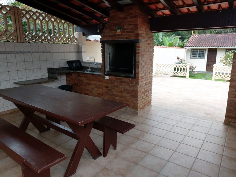 Casa Maranduba com Suíte — 3 Quartos, 12 Pessoas, 2 Quadras