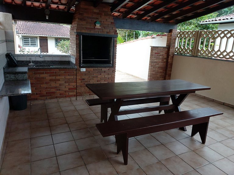 Casa Maranduba com Suíte — 3 Quartos, 12 Pessoas, 2 Quadras