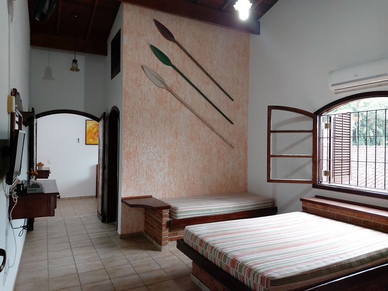 Casa Maranduba com Suíte — 3 Quartos, 12 Pessoas, 2 Quadras