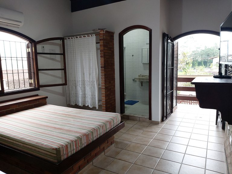 Casa Maranduba com Suíte — 3 Quartos, 12 Pessoas, 2 Quadras