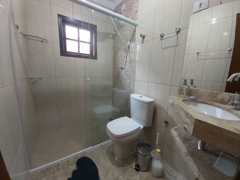 Casa Beira Rio Maranduba — 3 Quartos, 12 Pessoas, Vista Rio