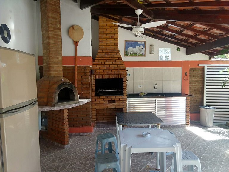 Casa Sapê — 4 Quartos, 16 Pessoas, 2 Quadras do Mar