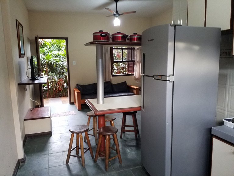 Apartamento 2 dormitórios praia maranduba piscina wifi