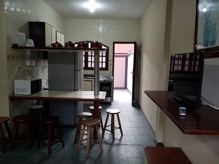 Apartamento 2 dormitórios praia maranduba piscina wifi