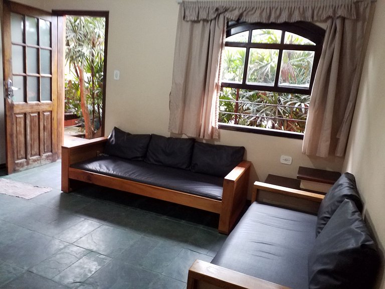 Apartamento 2 dormitórios praia maranduba piscina wifi