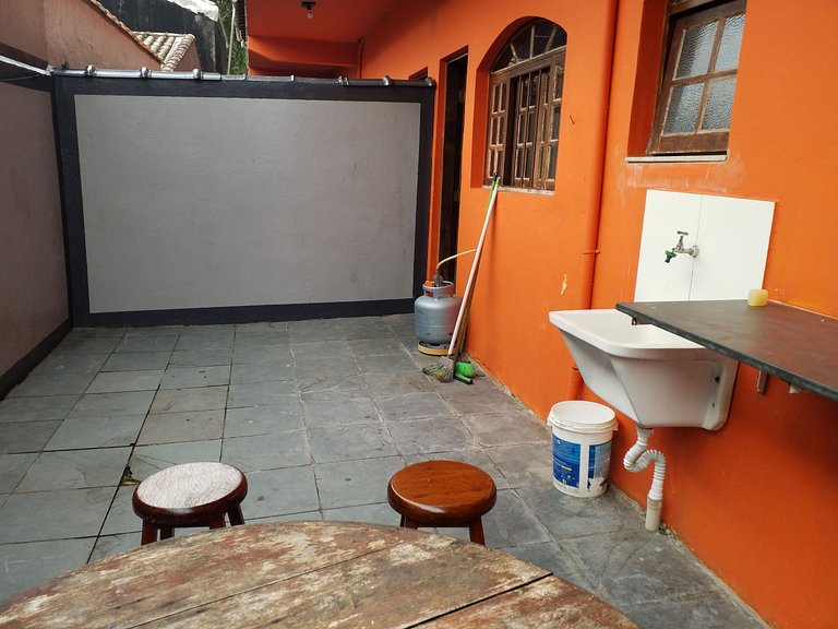 Apartamento 2 dormitórios praia maranduba piscina wifi