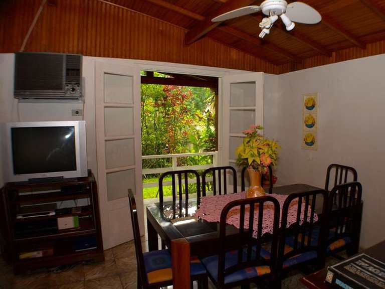 Casa Cond. Sapê — 5 Quartos, 20 Pessoas, Pé na Praia (30m do