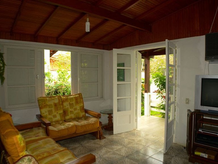 Casa Cond. Sapê — 5 Quartos, 20 Pessoas, Pé na Praia (30m do