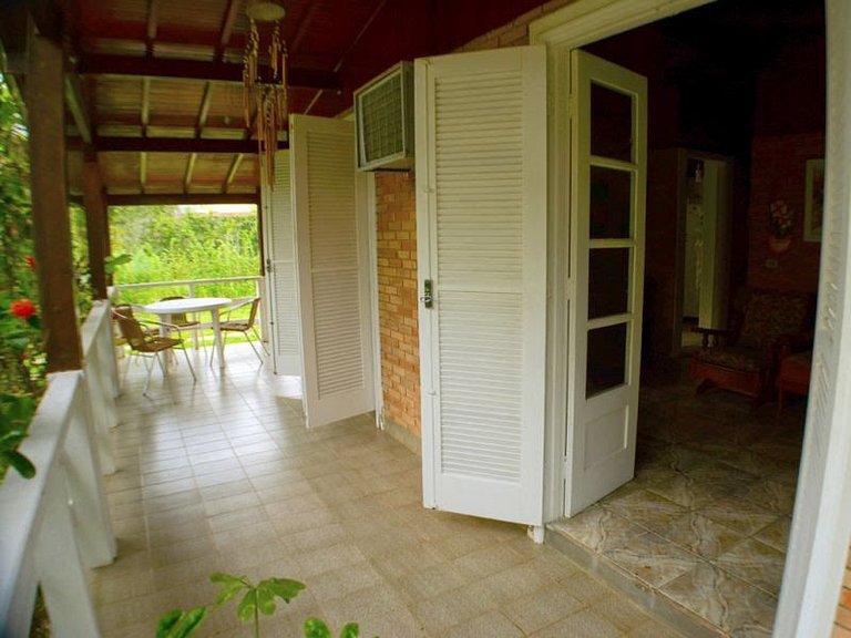 Casa Cond. Sapê — 5 Quartos, 20 Pessoas, Pé na Praia (30m do