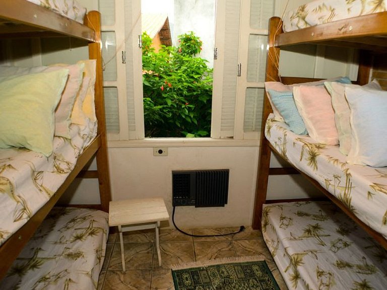 Casa Cond. Sapê — 5 Quartos, 20 Pessoas, Pé na Praia (30m do