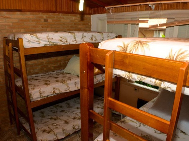 Casa Cond. Sapê — 5 Quartos, 20 Pessoas, Pé na Praia (30m do