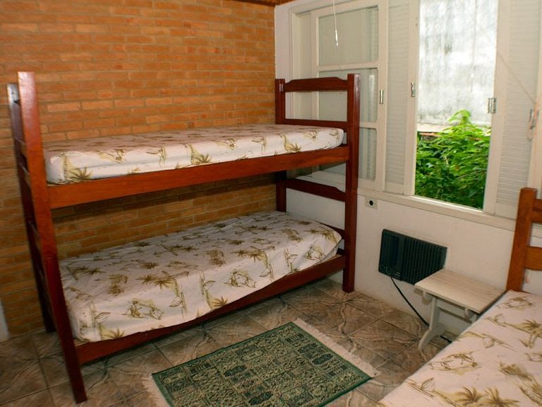 Casa Cond. Sapê — 5 Quartos, 20 Pessoas, Pé na Praia (30m do