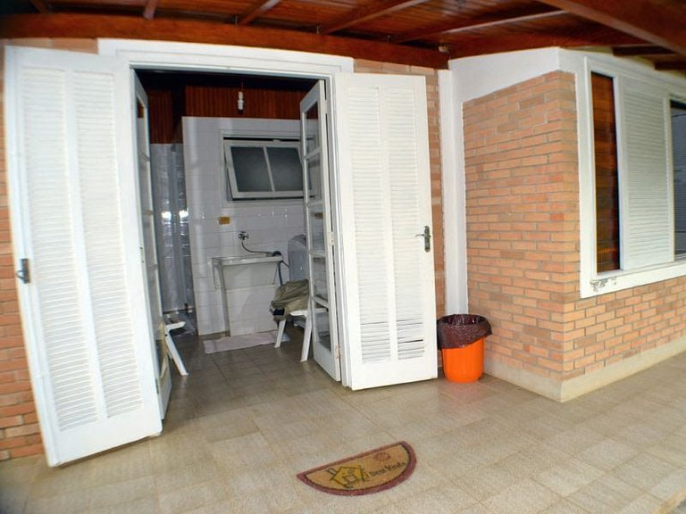 Casa Cond. Sapê — 5 Quartos, 20 Pessoas, Pé na Praia (30m do