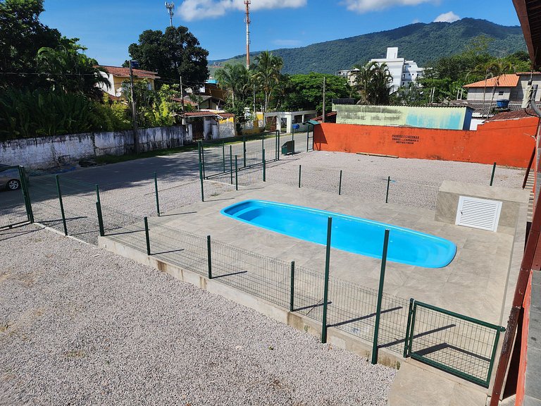 Apartamento 2 dormitórios praia maranduba piscina wifi
