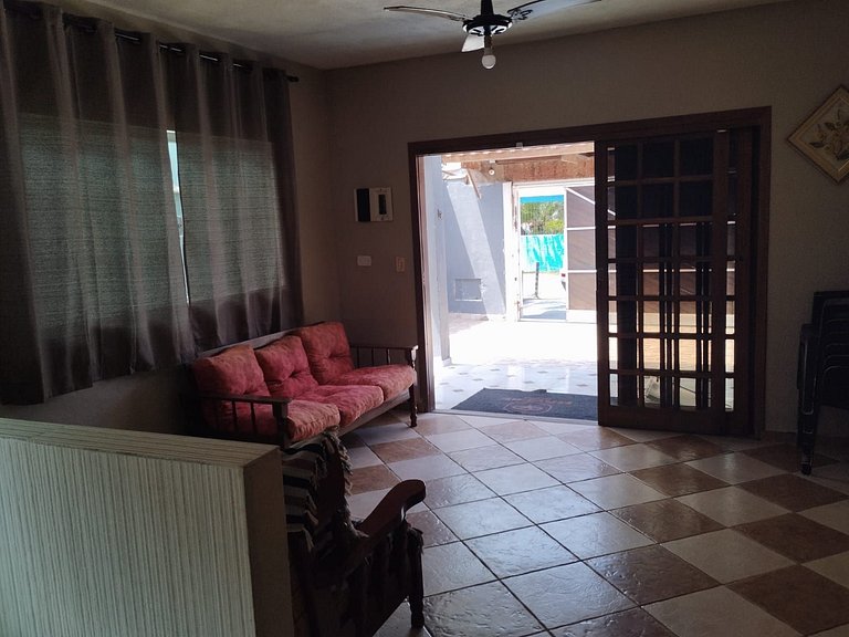 Casa Térrea Maranduba A — 8 Pessoas, 2 Quadras do Mar