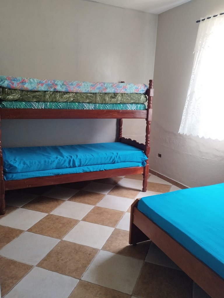 Casa Térrea Maranduba A — 8 Pessoas, 2 Quadras do Mar