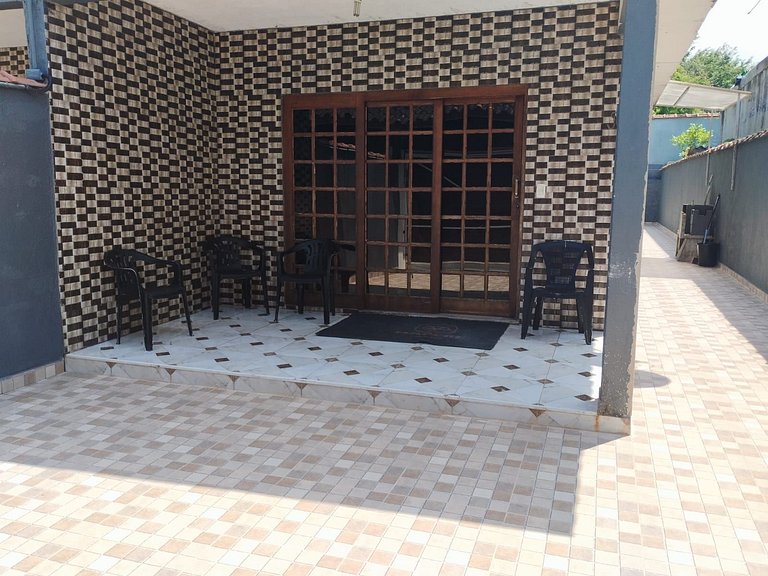 Casa Térrea Maranduba A — 8 Pessoas, 2 Quadras do Mar