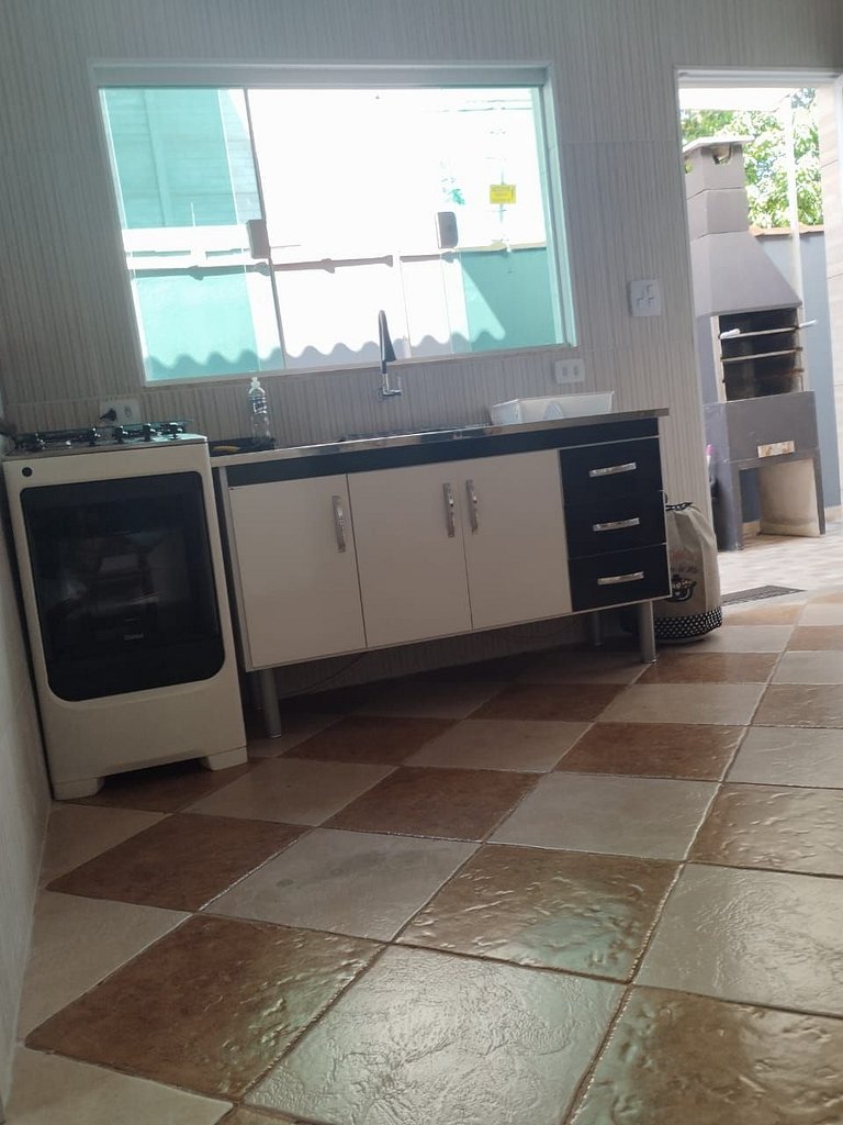 Casa Térrea Maranduba A — 8 Pessoas, 2 Quadras do Mar