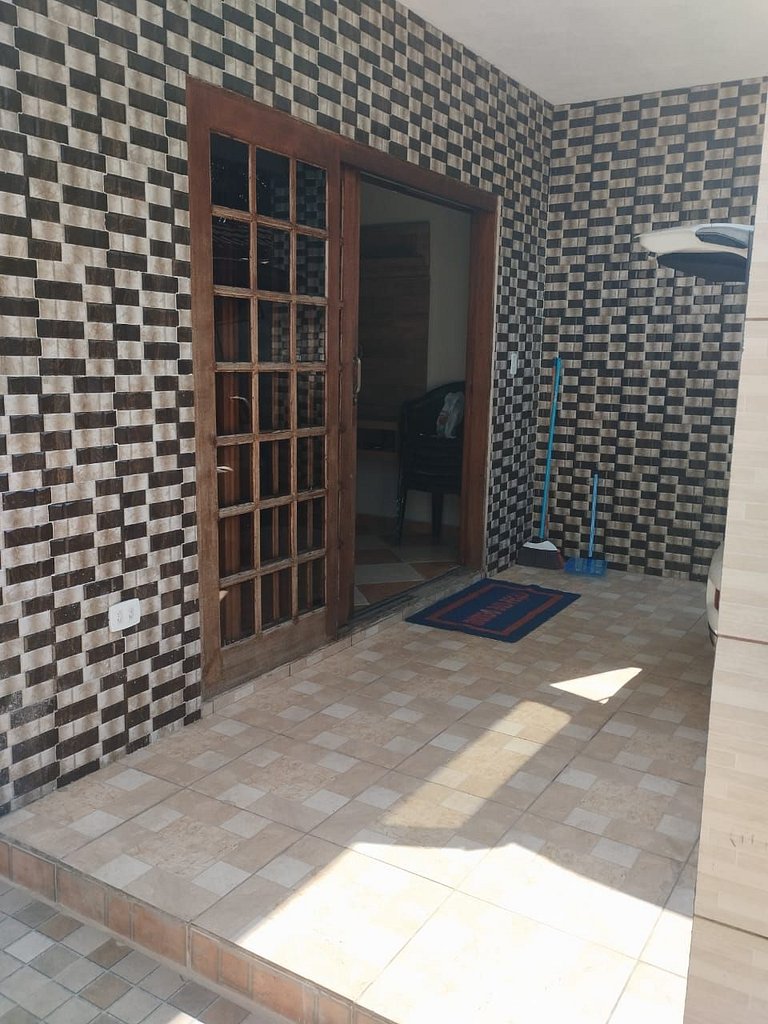 Casa Térrea Maranduba A — 8 Pessoas, 2 Quadras do Mar